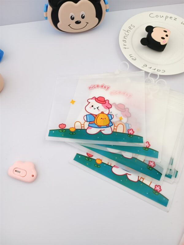 پوشه شفاف زیپی